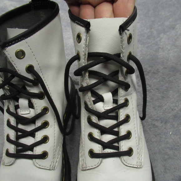 Dr Martens Zavala Boots‎ Unisex 6M 7W White Leather Lace Combat Chukka Chunky